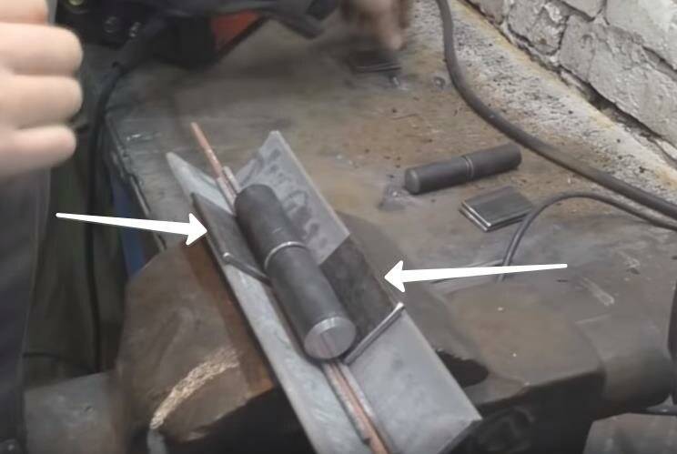 Как приварить петли на калитку и ворота — видео
