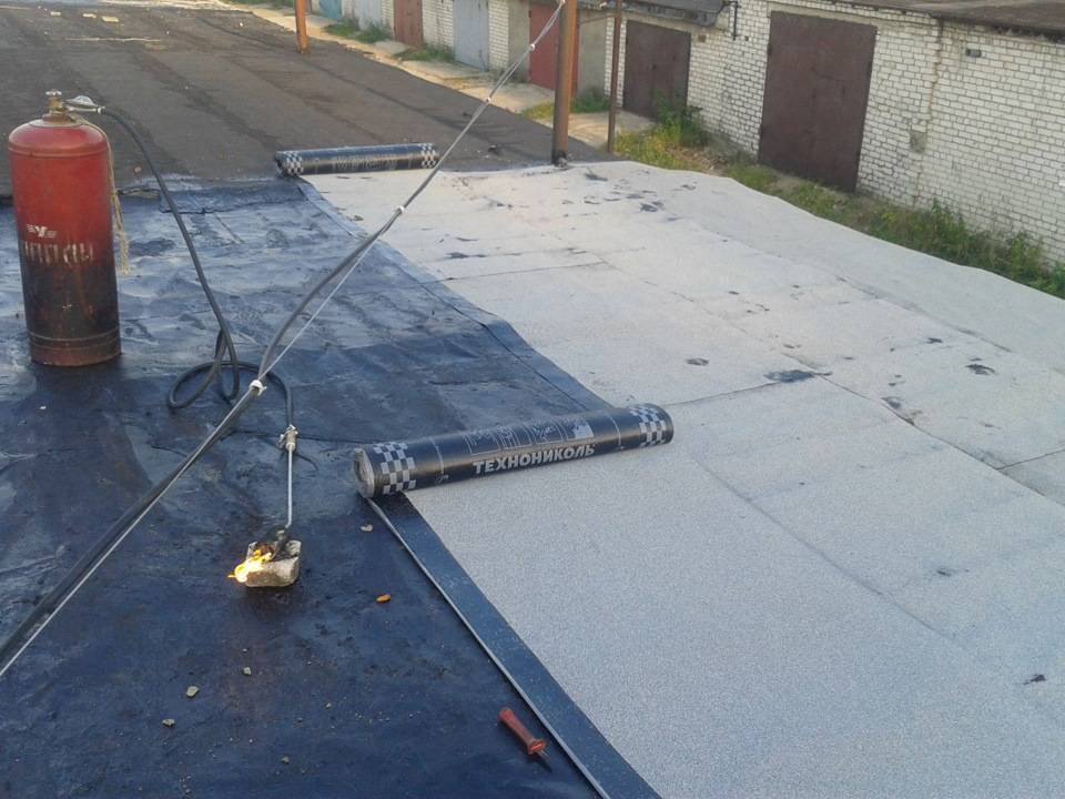 Как залить крышу гаража битумом