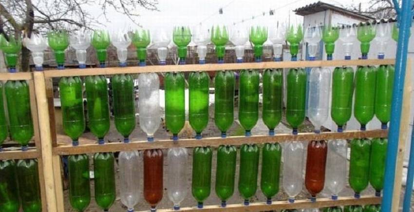 Забор из пластиковых бутылок своими руками