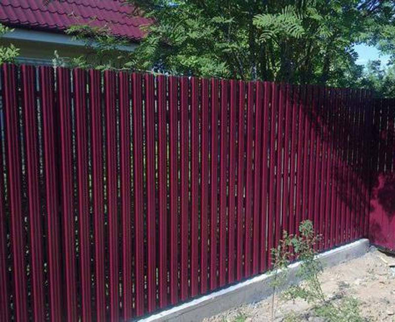 Какой краской покрасить металлический забор на улице