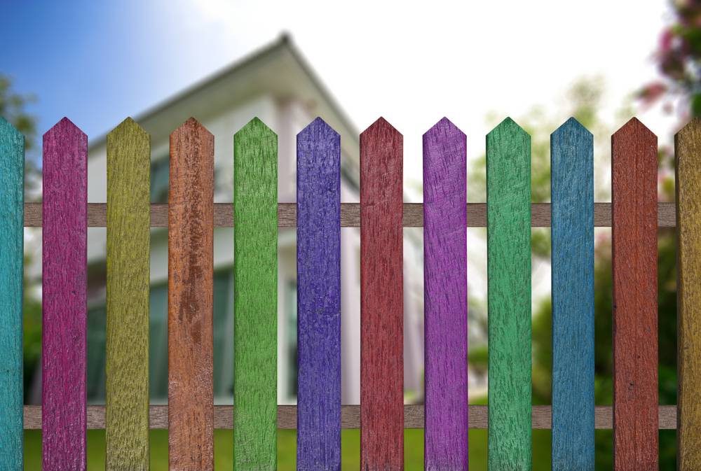 Как красиво покрасить забор на даче фото – 50 идей для сооружения и оформления красивого забора на даче – ярмарка мастеров