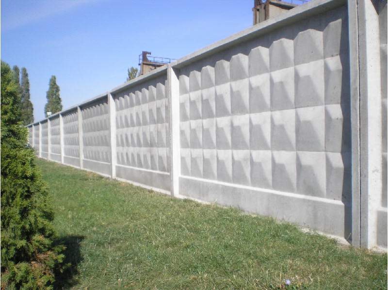 Забор из бетонных панелей своими руками: 20 фото