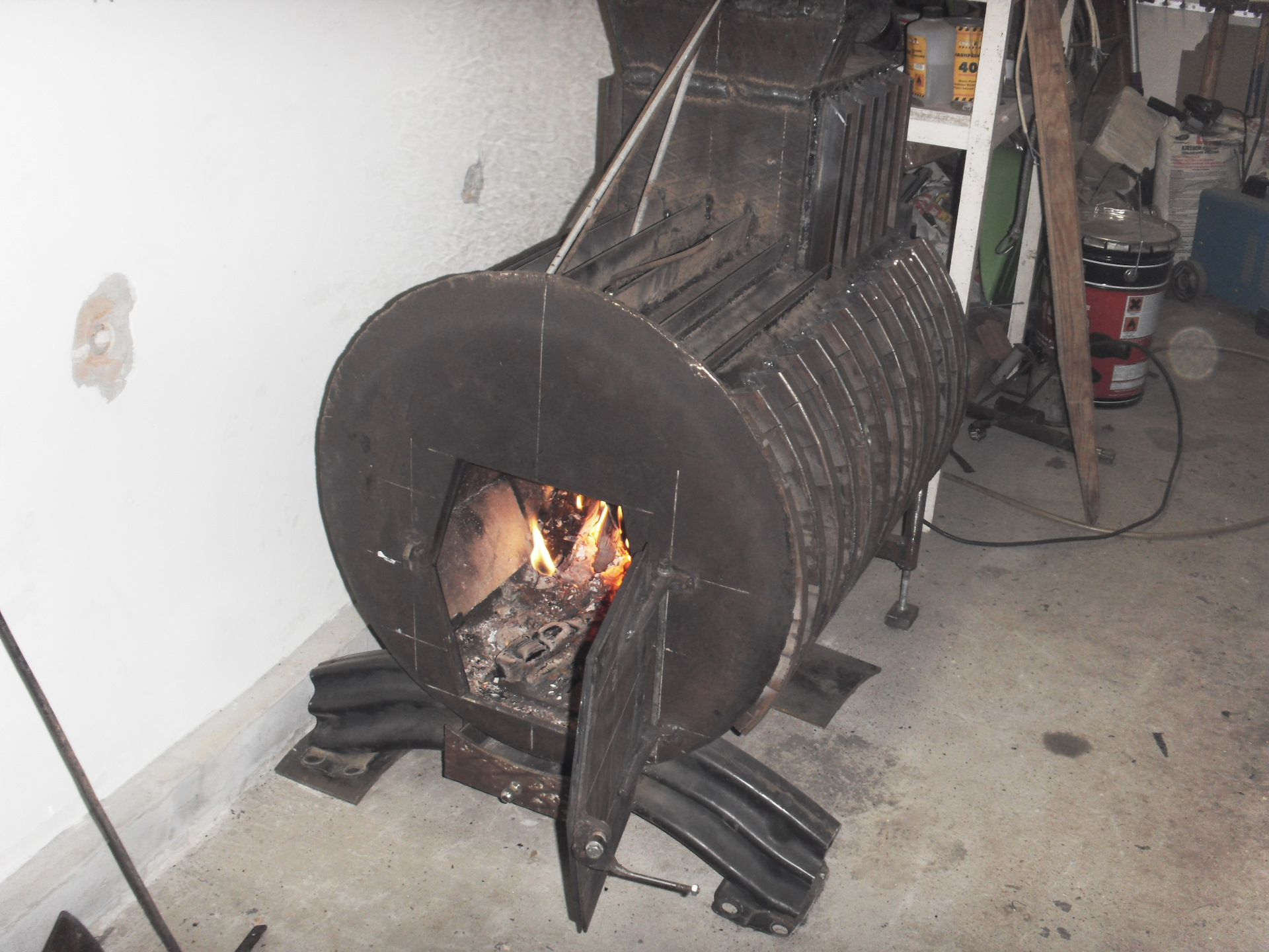 Печь на дровах для гаража