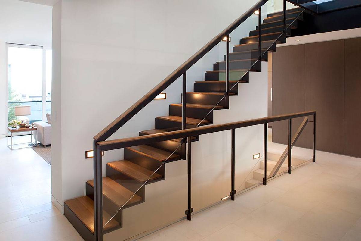 Перила бетонной лестницы: металлические, деревянные, пластиковые