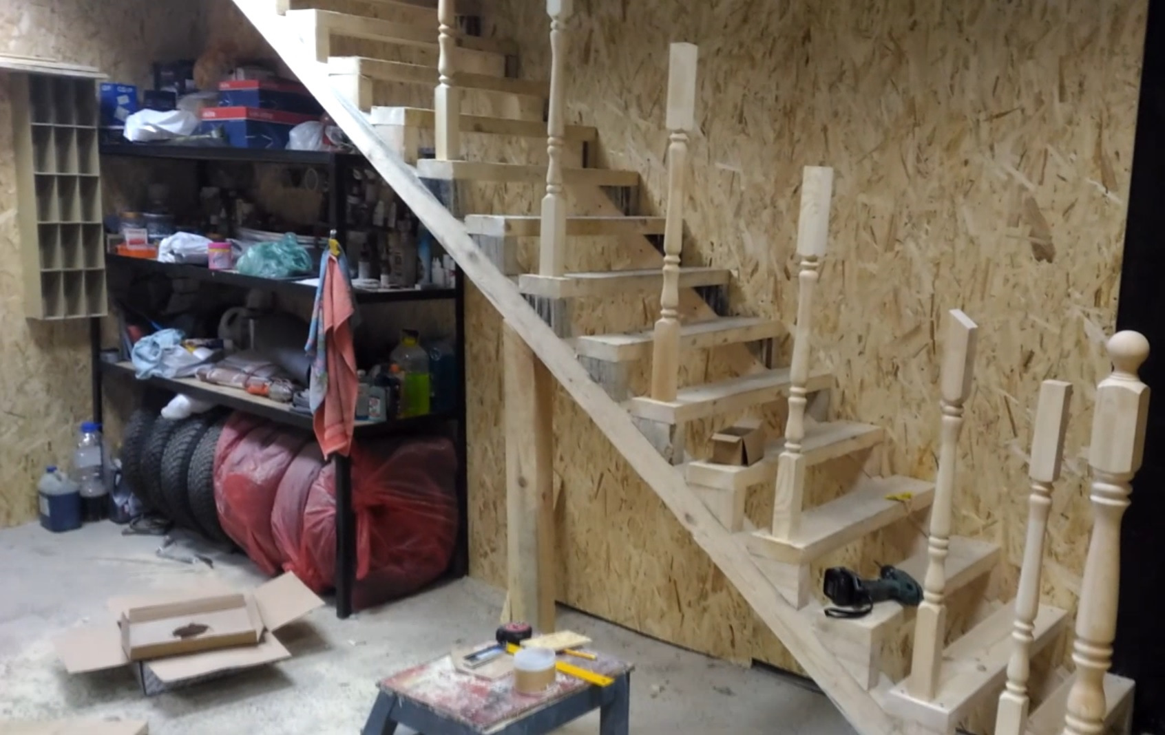 Как сделать лестницу в подвал гаража