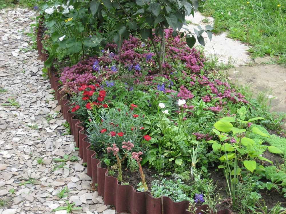 Бордюрная лента для оформления клумб, цветников, дорожек, грядок и газонов в саду