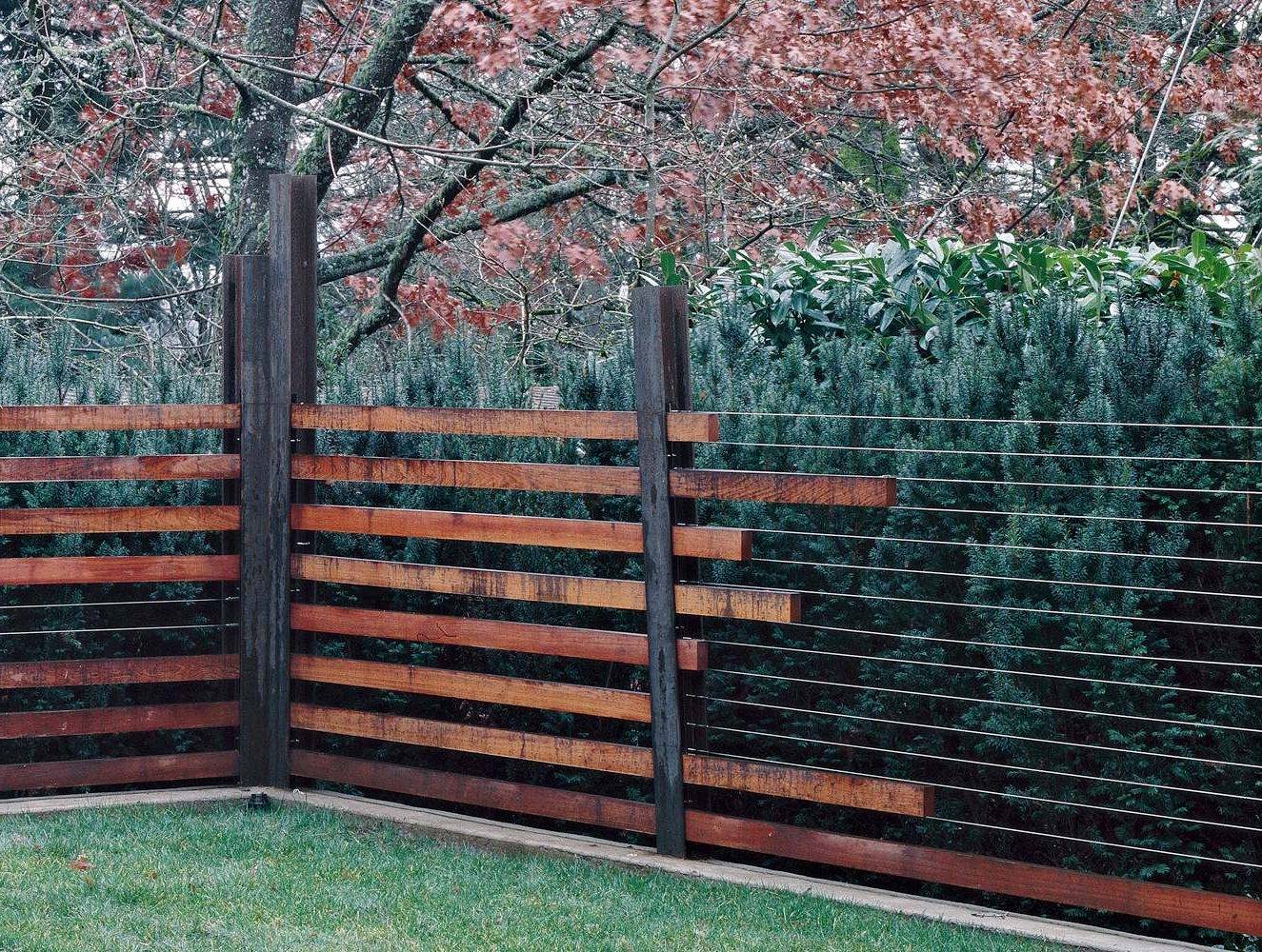 Декоративный забор — 115 фото ограждений и примеры необычного украшения участка ограждением