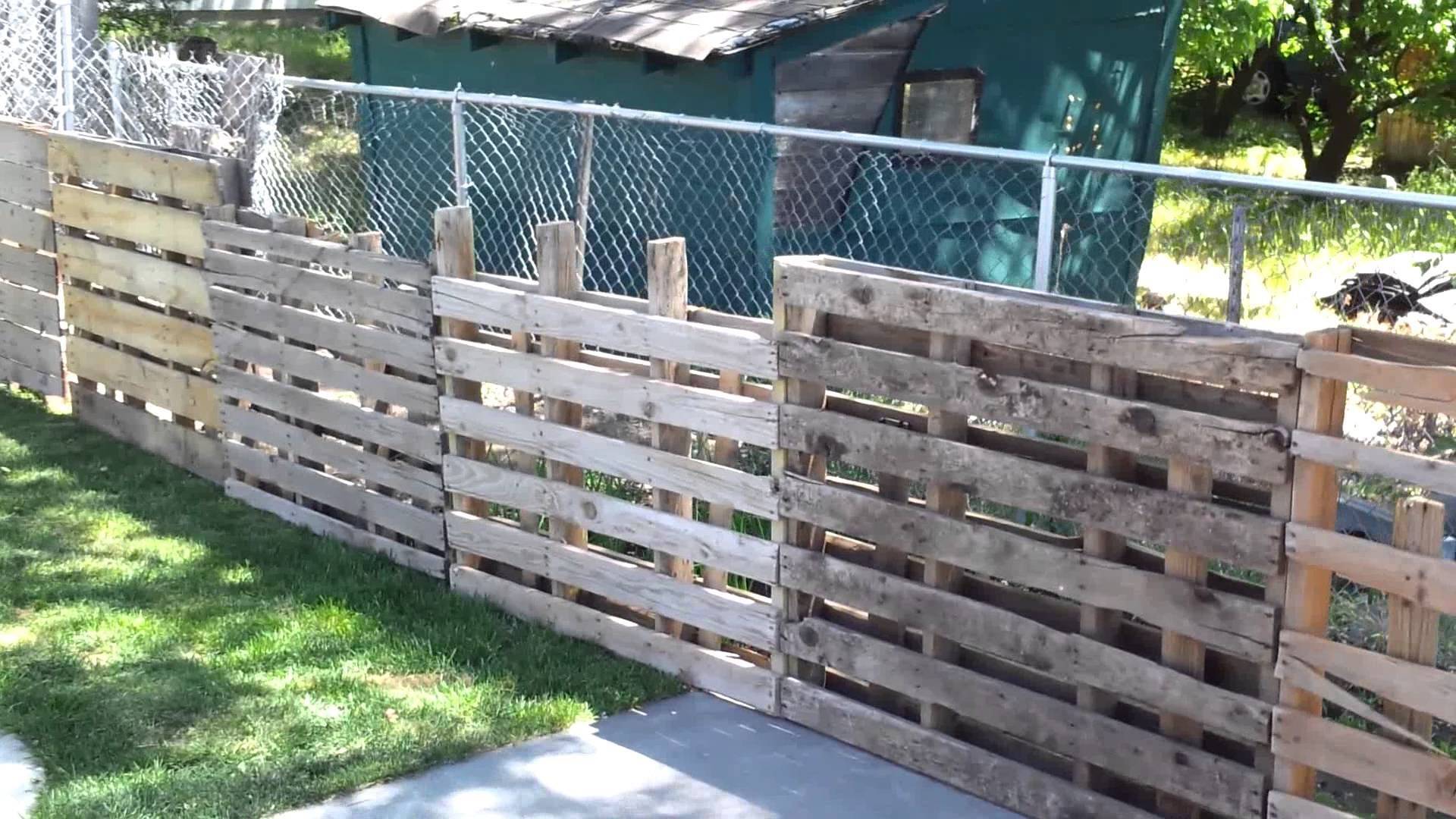 Декоративный забор своими руками для дачи из дерева: фото и монтаж из подручных материалов