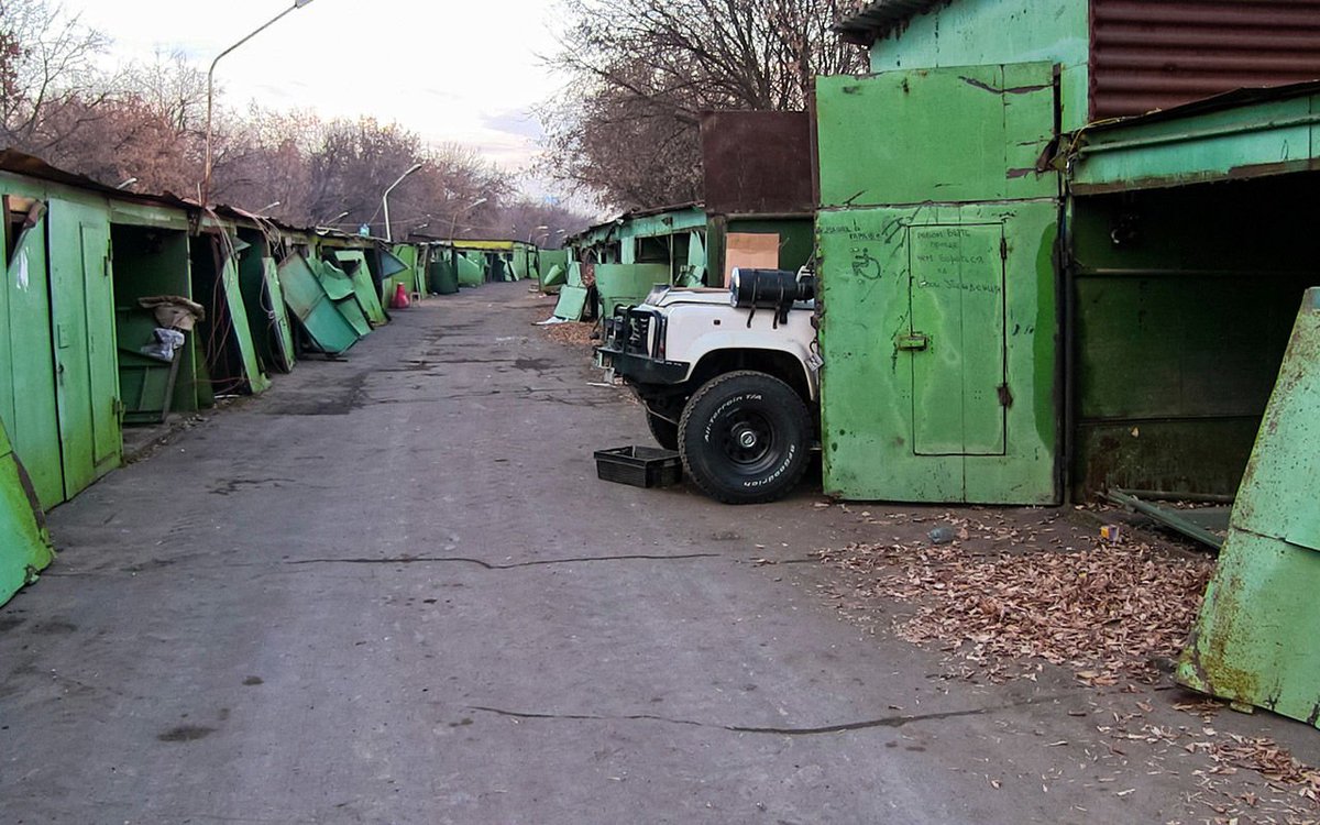 Можно ли убрать самовольно установленные гаражи во дворе? - вместе