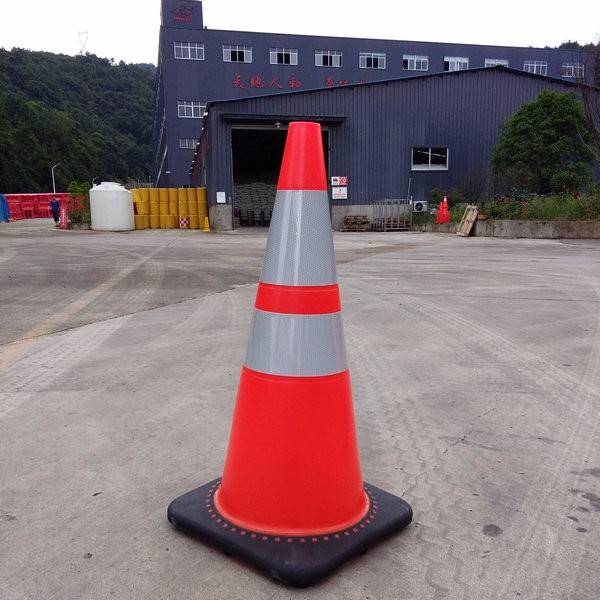Дорожный конус - traffic cone