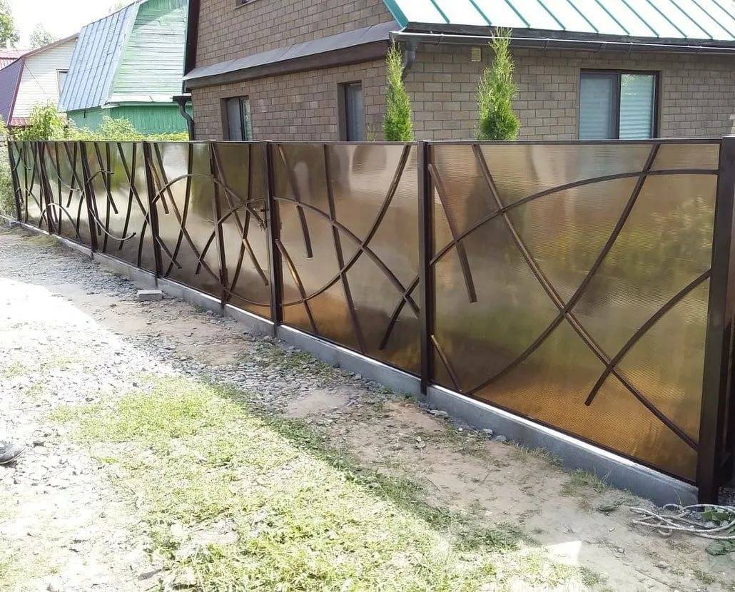 Делаем забор из поликарбоната на металлическом каркасе