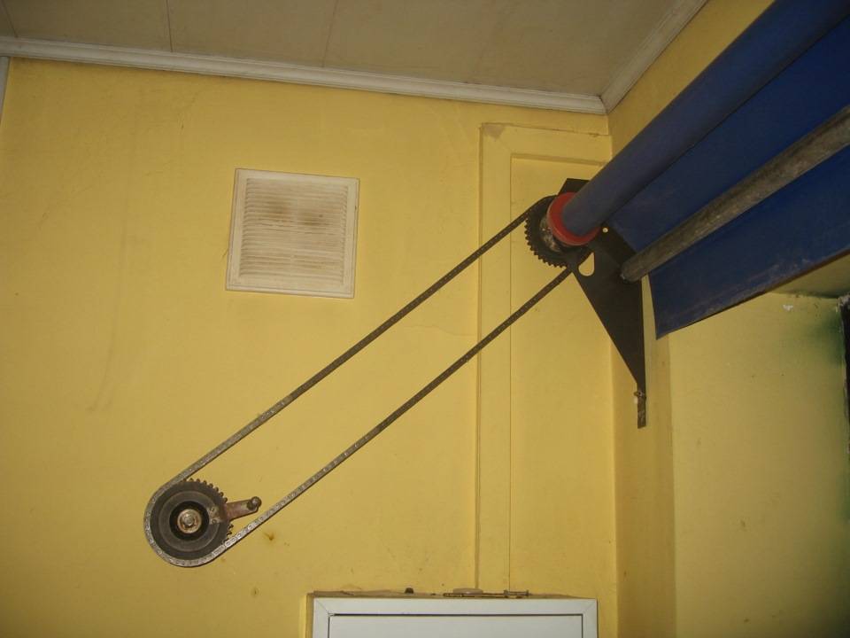 Как выбрать шторы в гараж: виды занавесок и крепление шторок