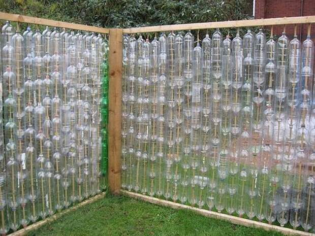 Практически бесплатный забор из пластиковых бутылок
