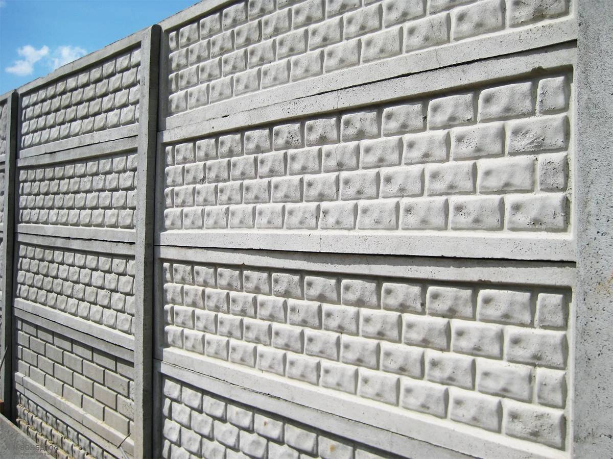 Секционные заборы из бетона - преимущества, недостатки и виды установки