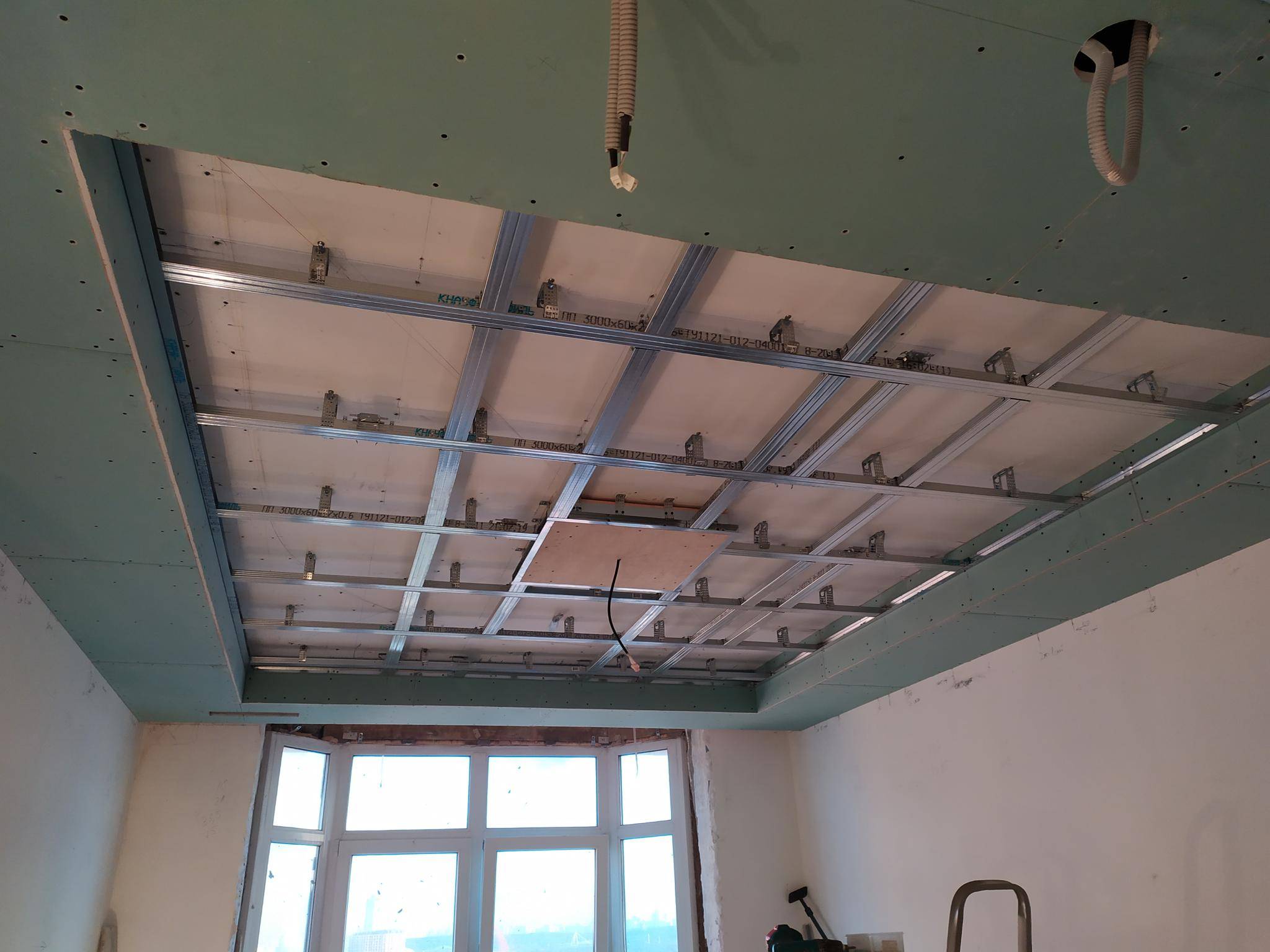Потолок из гипсокартона: конструкция, монтаж своими руками - строительство и ремонт