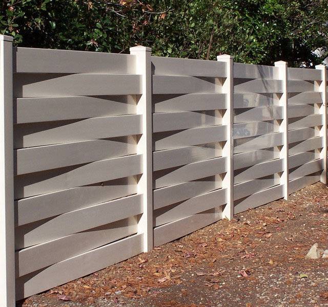 Забор для дачи своими руками — самые ходовые материалы и подробные инструкции