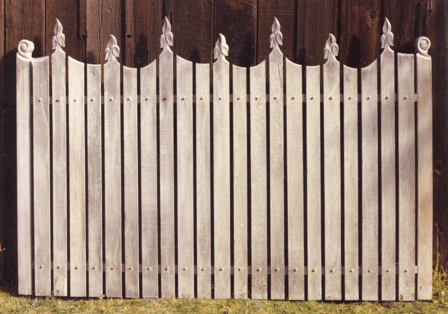 Как украсить забор: 12 эконом идей своими руками