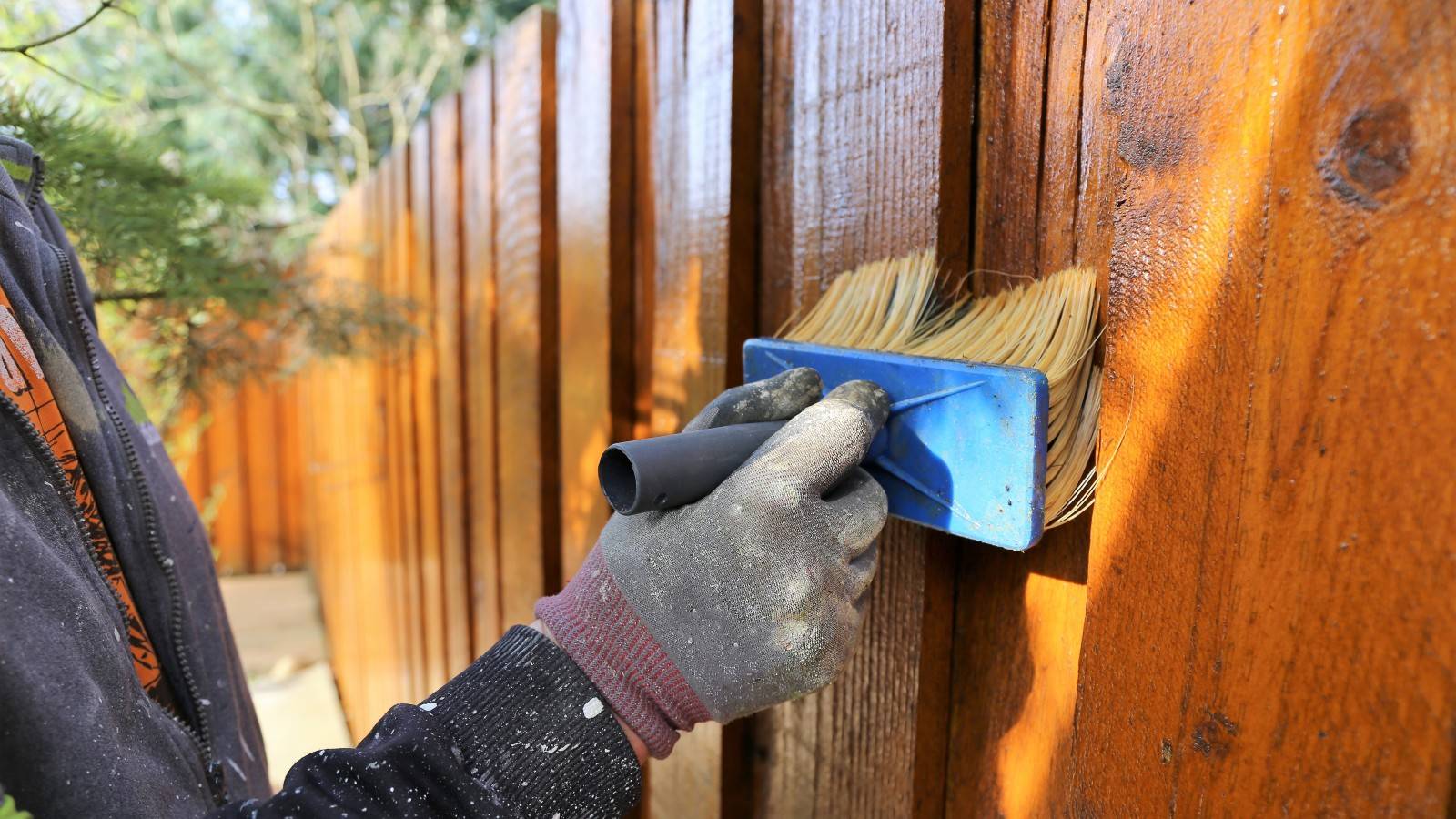 Как правильно покрасить забор своими руками, технология покраски забора на дачном участке