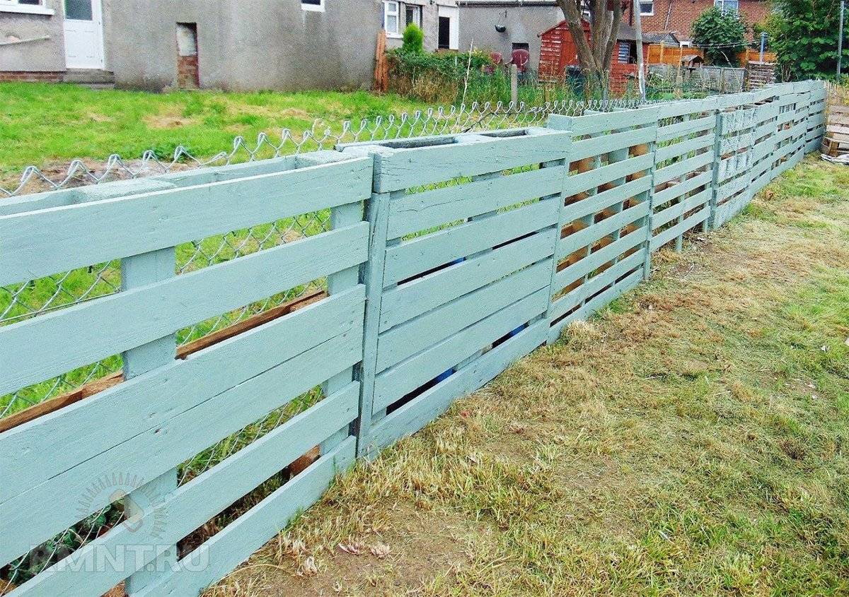Забор из поддонов (паллет): фото европоддонов для дачи, красивый и дешевый деревянный вариант на видео