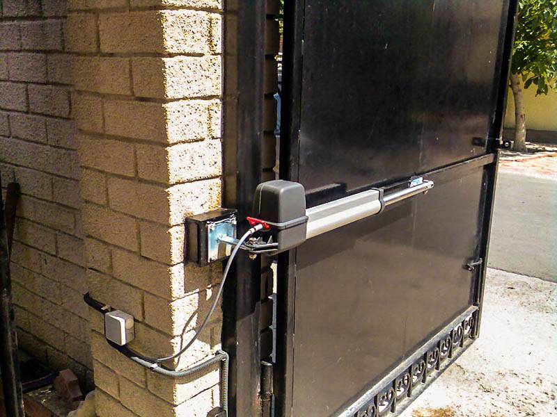 Срочный ремонт ворот: откатных, гаражных, секционных и автоматических шлагбаумов