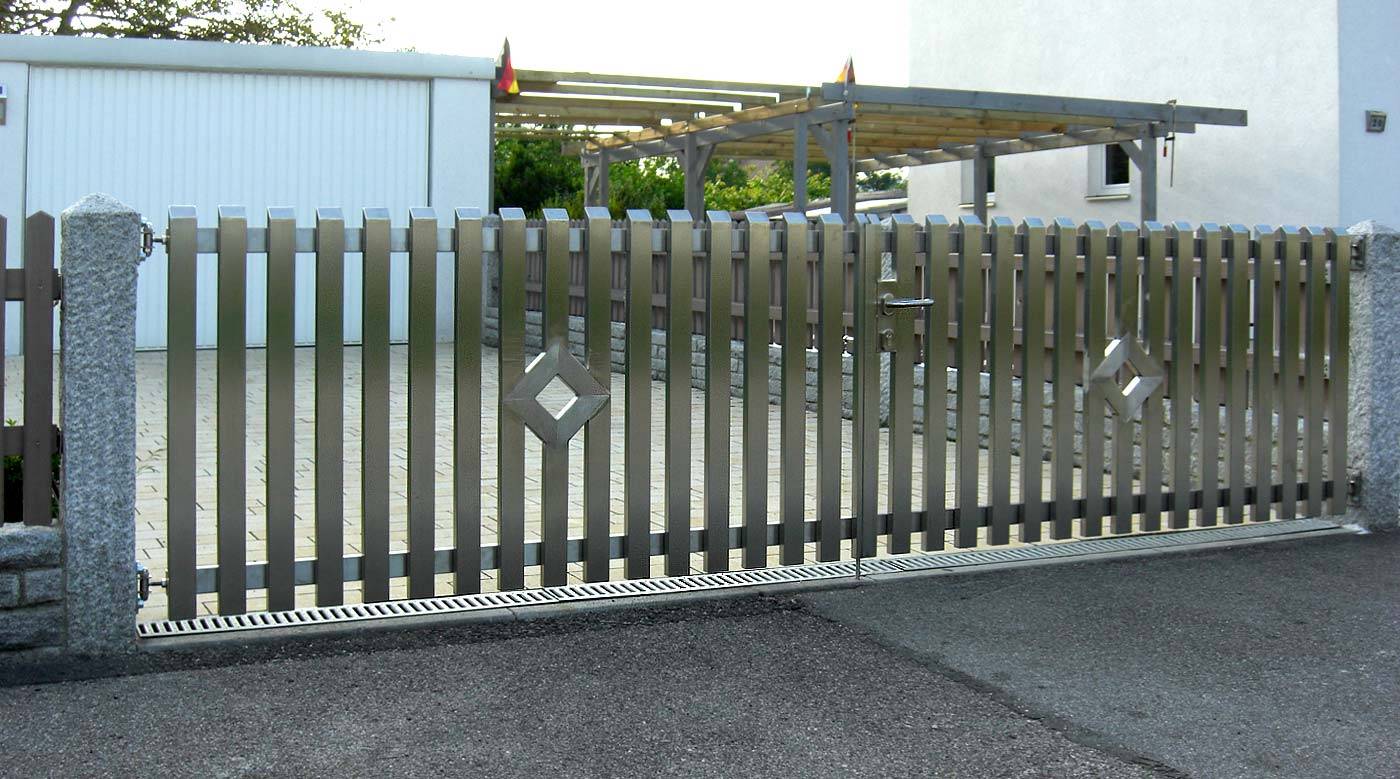 Забор из нержавеющей стали — особенности конструкции, варианты сборки, полезные советы - заборчик