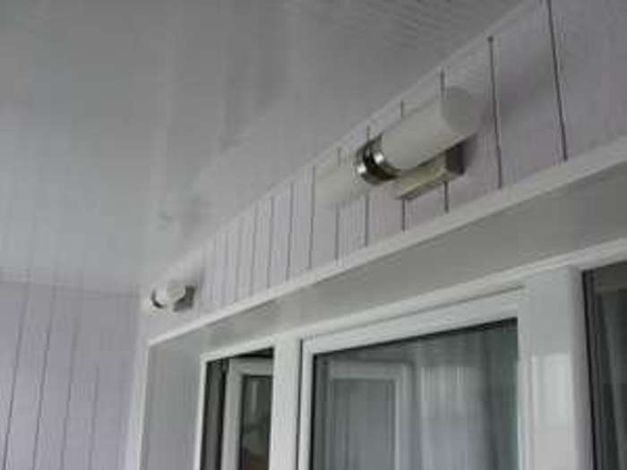 Освещение на балконе: виды светильников и ламп, монтаж проводки