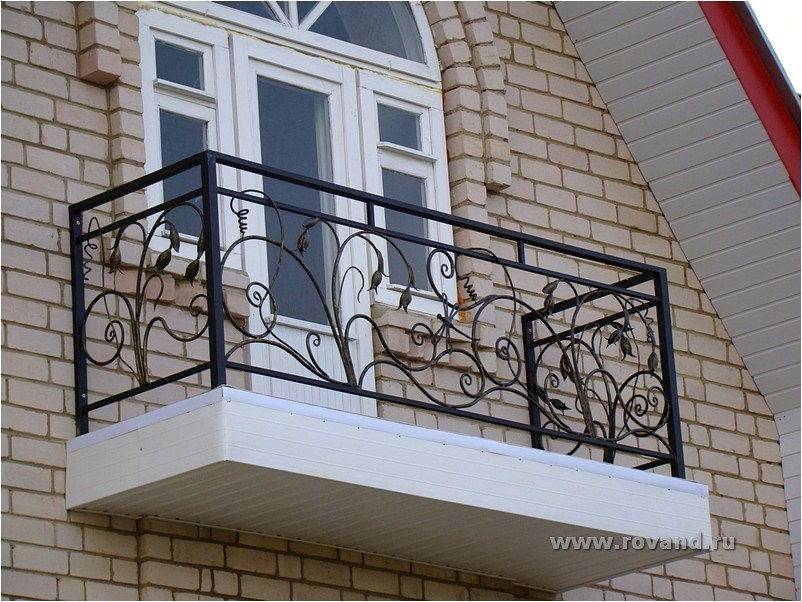 Балконные ограждения из металла — виды, требования и нюансы монтажа