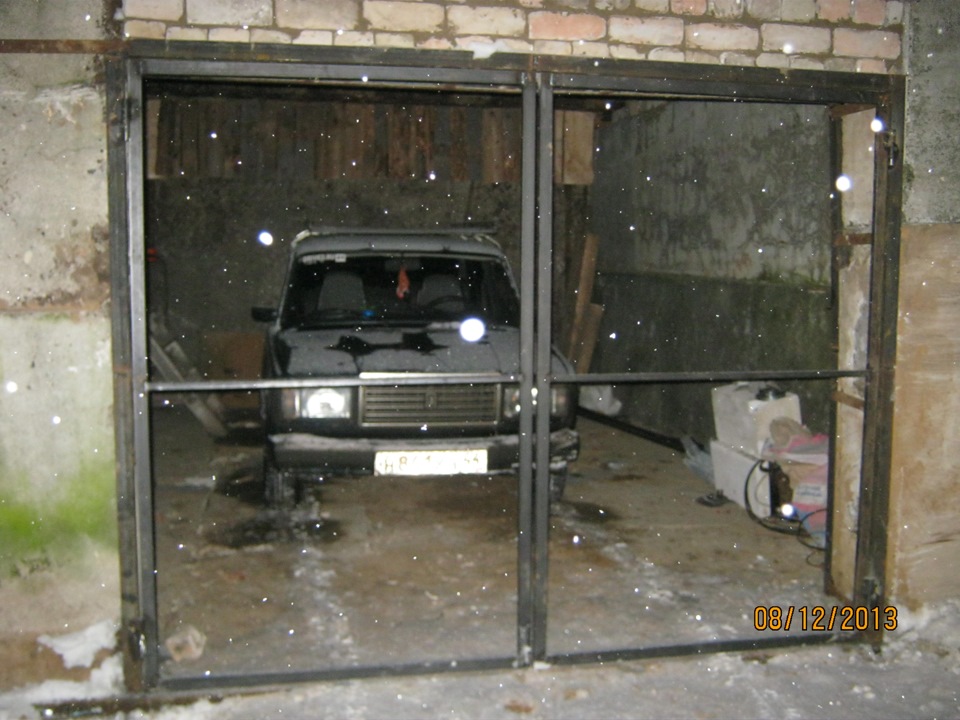 Изготовление распашных гаражных ворот из профильной трубы своими руками: пошаговая инструкция