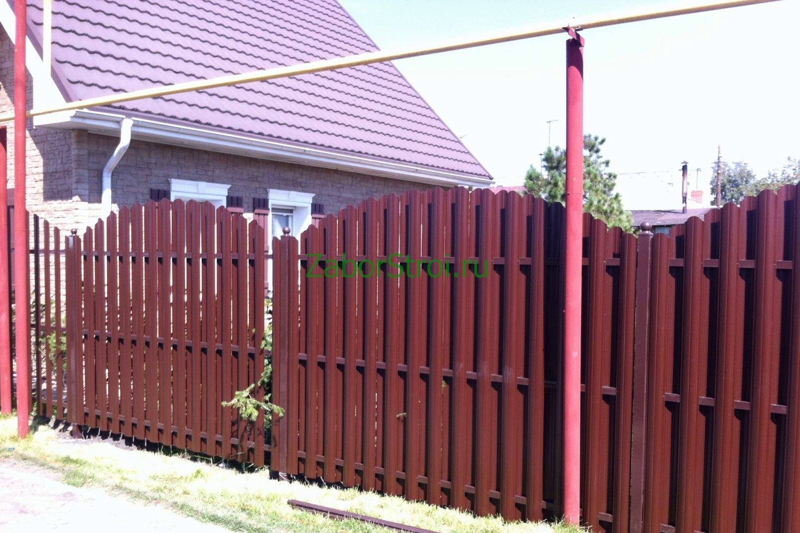 Забор и калитка из металлического штакетника - вместе мастерим