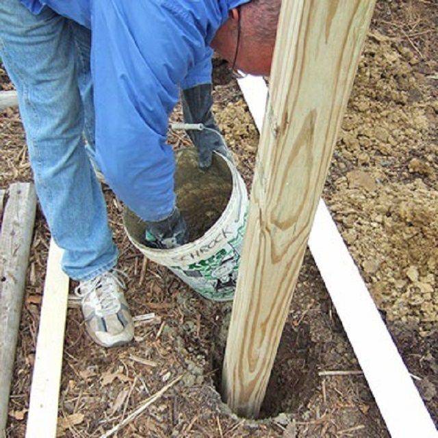 Чем обработать деревянный столб от гниения. гидроизоляция столбов забора из дерева, металла