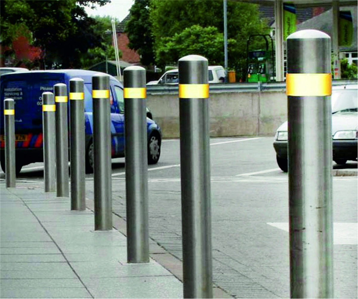 Виды столбиков для парковки: переносные, стационарные, автоматические - особенности ограждений для машин