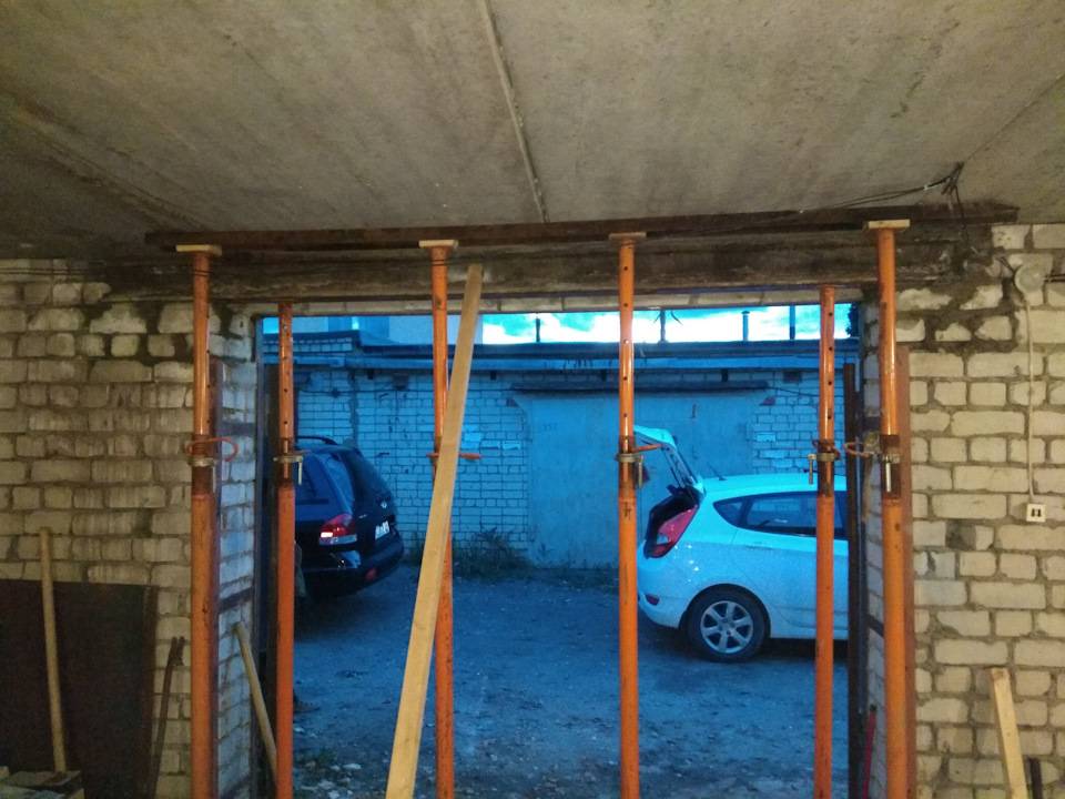 Краткие рекомендации о том, как поднять ворота в гараже для нормального их функционирования