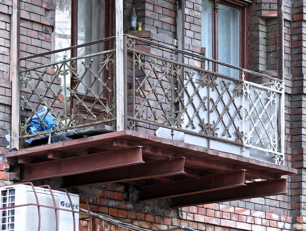 Балконное ограждение. виды, характеристики, различия по материалу | эконом-балкон.ру