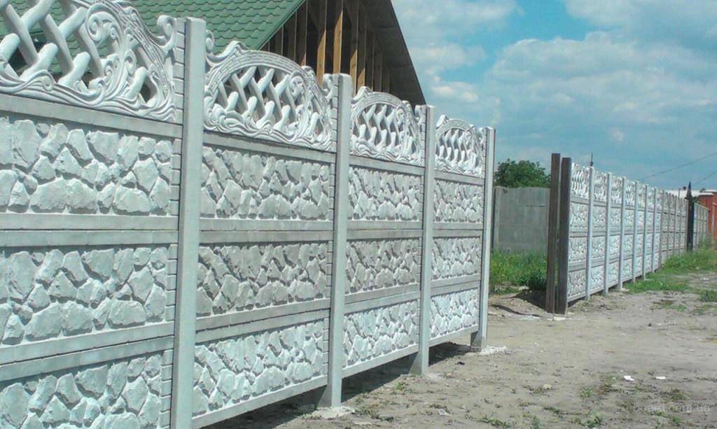 Забор бетонный секционный: преимущества и недостатки