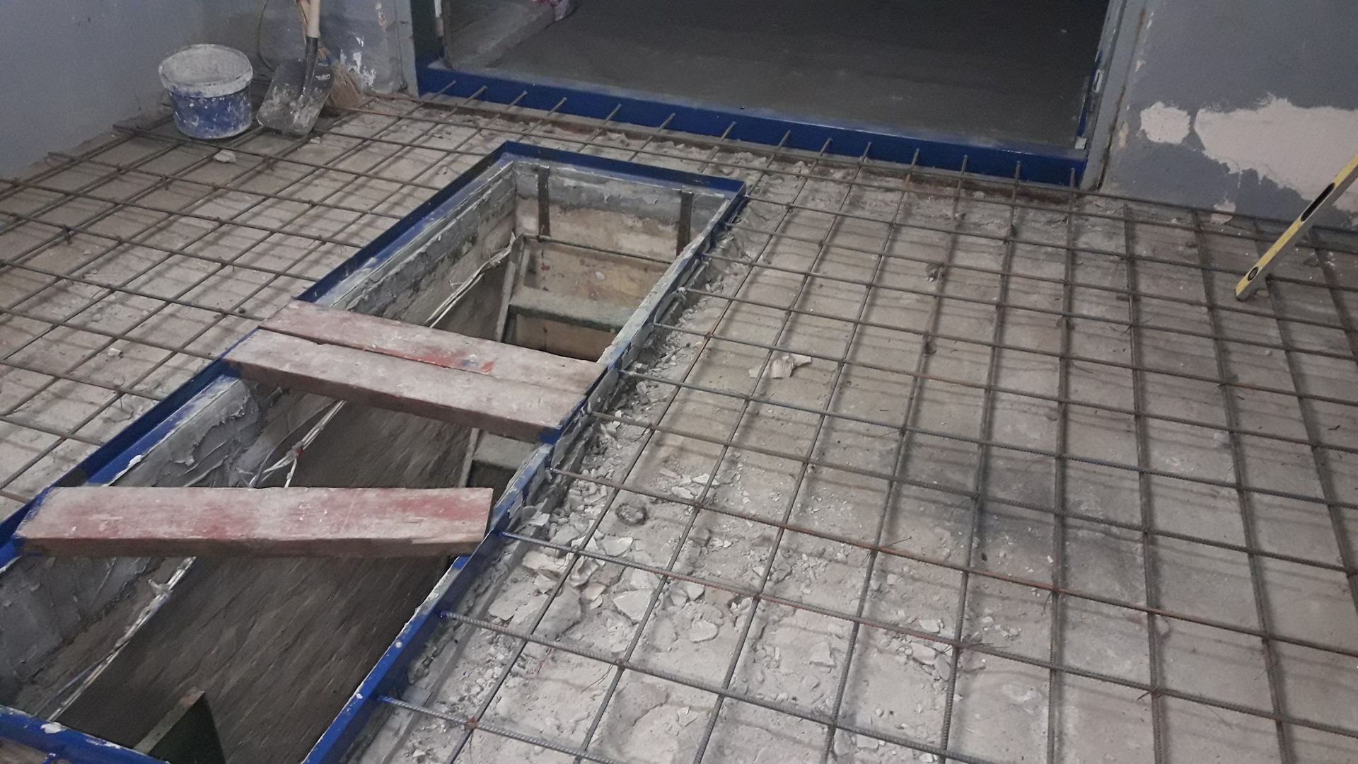 Заливка бетонного пола в гараже за 5 дней