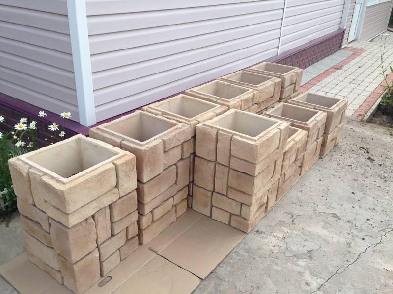 Декоративные блоки для забора и столбов: бетонные наборные, цена и монтаж