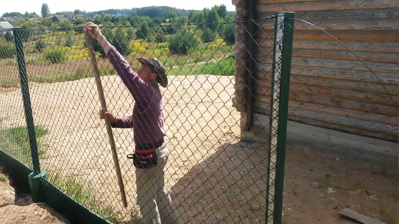 Способы монтажа сетки рабицы, как натянуть сетку рабицу на забор