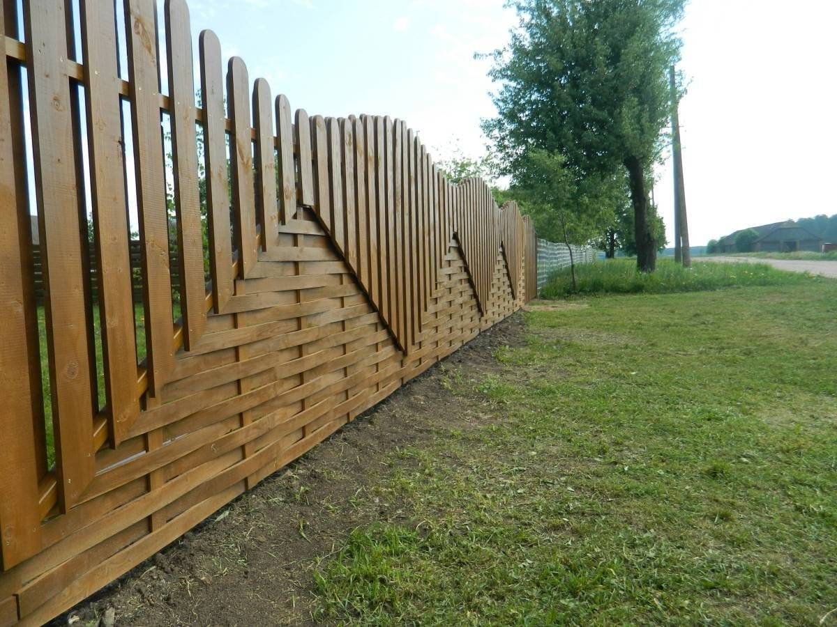 Как построить деревянный забор (с иллюстрациями)