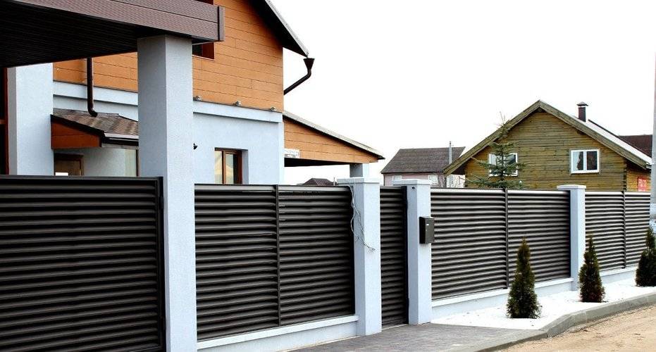 Виды и монтаж рулонных ворот для гаража на даче в 2021 году