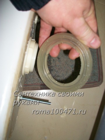 Постоянно бежит вода в унитазе: что делать для устранения течи - без сантехника