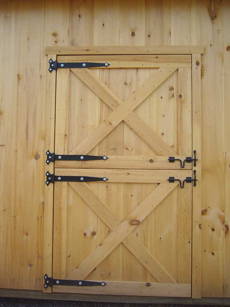 Петли для деревянных распашных ворот: стрела и кованые амбарные
