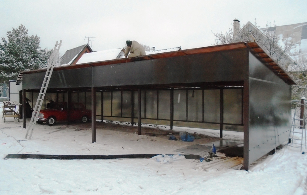 Строим гараж из поликарбоната на даче