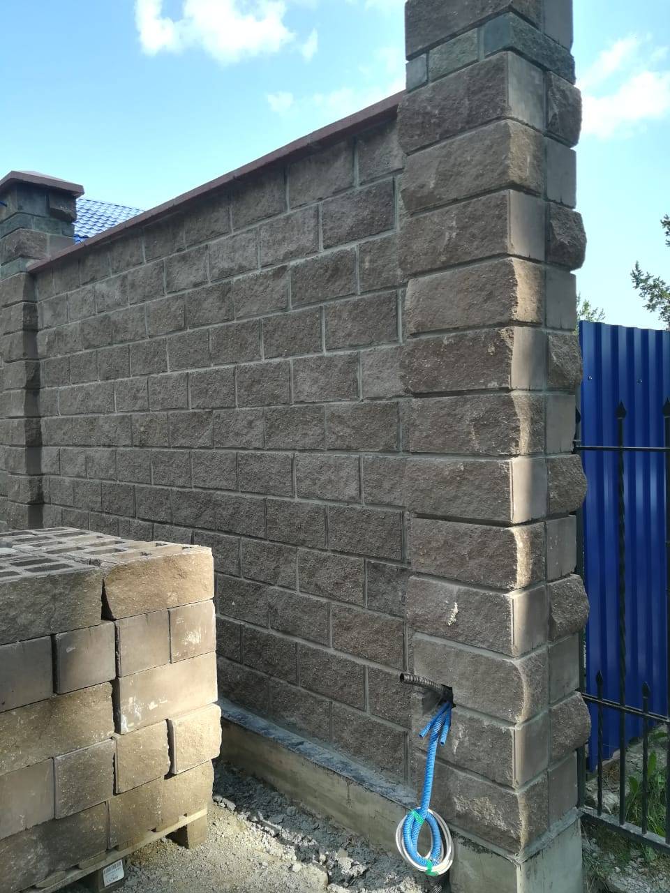 Забор из керамзитобетонных блоков своими руками