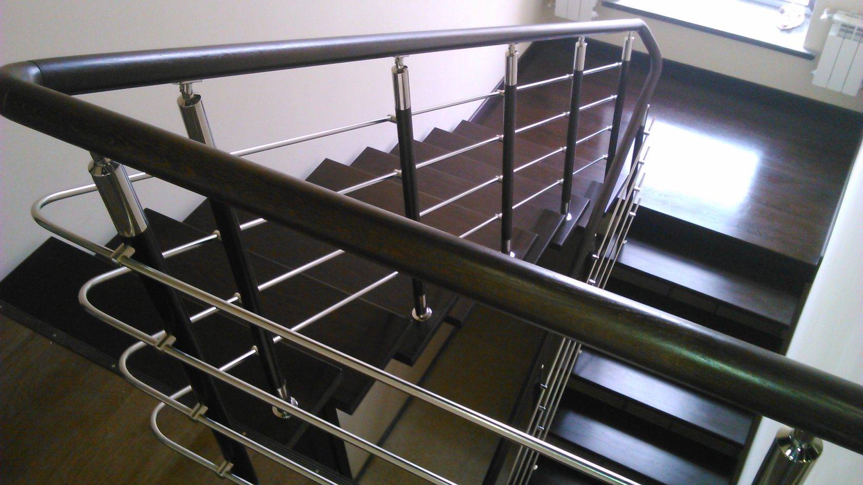 Пластиковые поручни для лестницы. ограждения из пвх для балкона и крыльца. полимерные перила