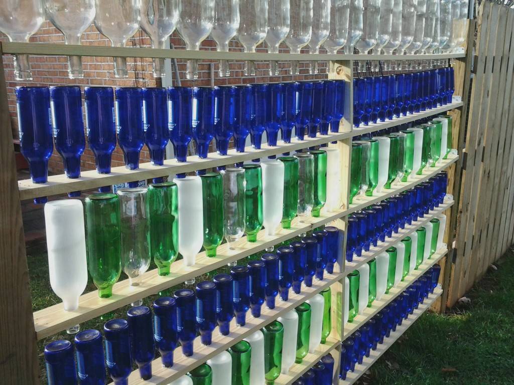 Строительства фундамента из бутылок – нестандартное решение