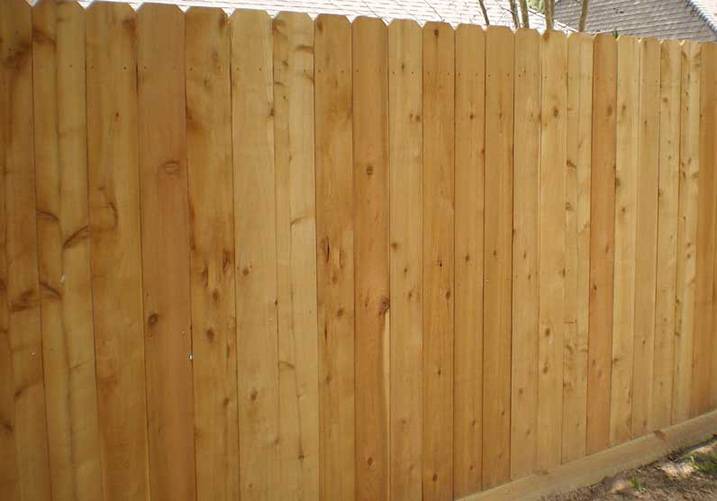 Чем лучше покрасить деревянный забор? выбор краски и этапы покраски ограждения