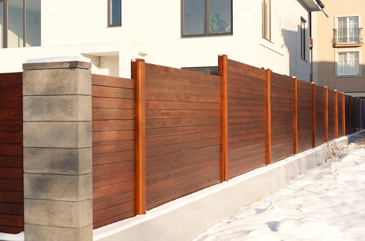 Как сделать забор из планкена лиственницы своими руками?