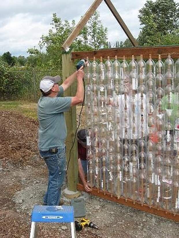 Как сделать красивый и недорогой забор на даче своими руками: из дерева, металла и поликарбоната | (70+ фото & видео) +отзывы