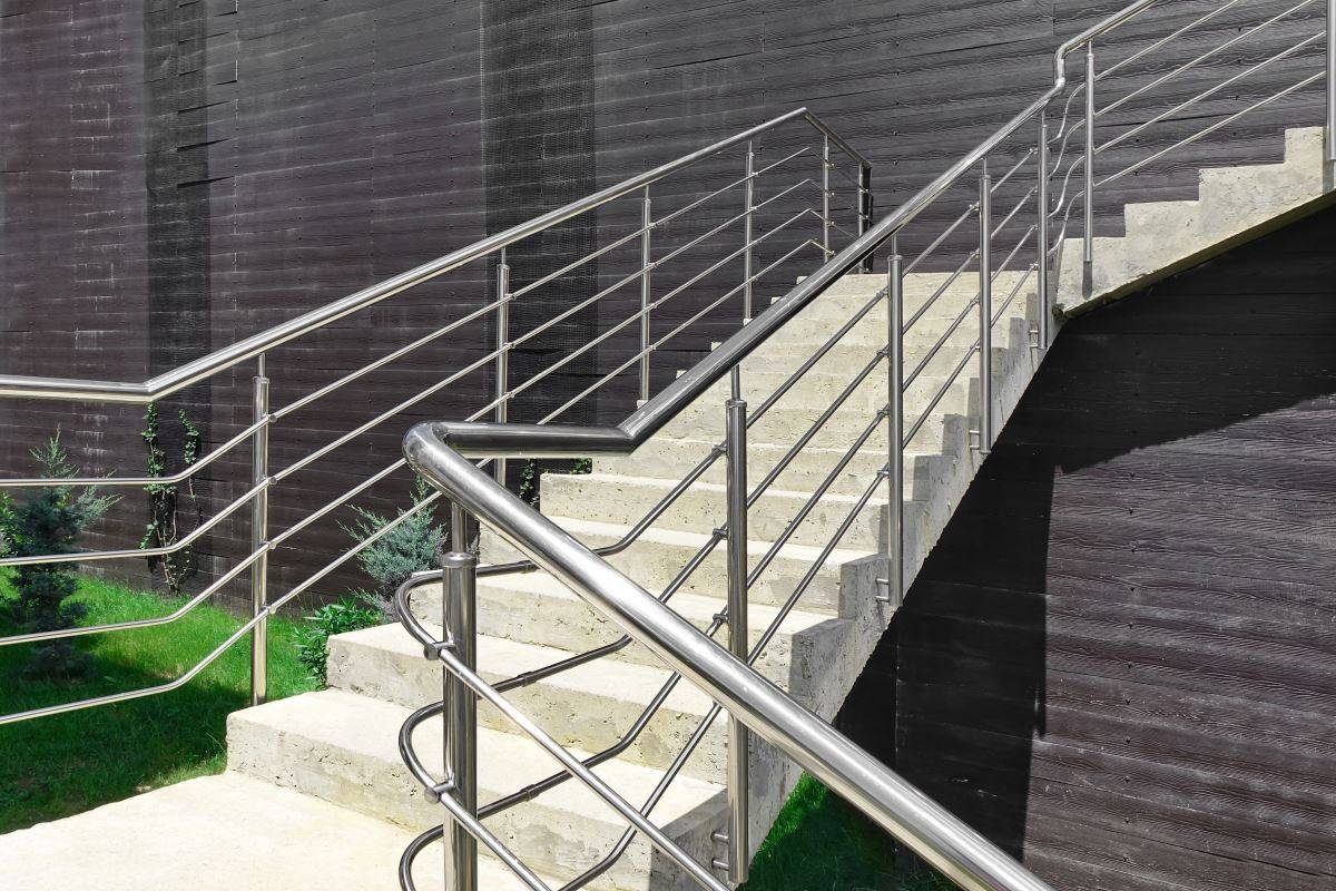 Перила для лестницы из бетона
