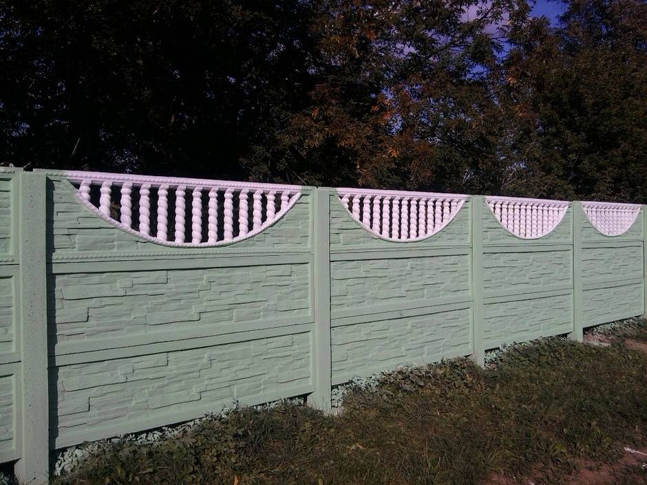 Как и чем лучше покрасить забор, выбор краски, покраска декоративного бетонного, металлического, способы, идеи, фото